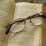 遠近両用メガネと老眼鏡の違いってなんですか?同じではないの?