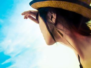 遠近両用メガネにも紫外線カットってついているのだろうか?