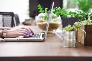 遠近両用メガネはパソコン仕事に使えないのだろうか?